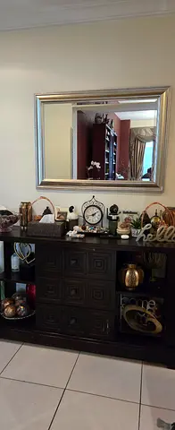 Enfrance Lobby console with mirror