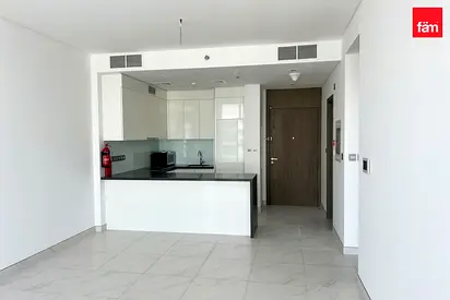 Bright Unit | Vacant | High Floor