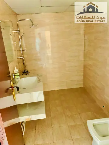 🏠 For Rent in Sharjah – Al Majaz 3 ✨ 3 Bedrooms + Living Room with Balcony 🛏️ Master Bedroom 🚿 3 Bathrooms 📐 Apartment Size: 173 sq. m. 💰 Rent: