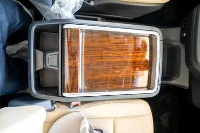 2026 Toyota GRANVIA — фото 8