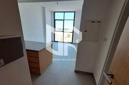 🔥 فرصة مميزة في مشروع الممشى – جاهزة للسكن! 🔥 🌿 بلكون بإطلالة مفتوحة على الجادة