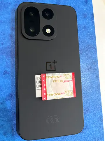 One Plus 15 Good Condition Used only for 5 Months Global version i buy Original Adabter