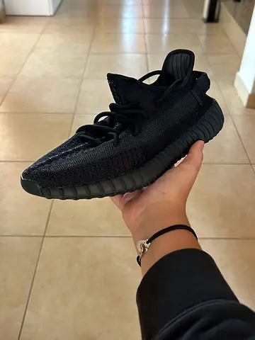 Adidas Yeezy Boost 350 V2 - Onyx color way - Size US 8 / FR 41 1/3 (Negotiable need gone ASAP)