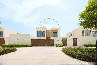 √ V4 Executive | Single Row Big Plot | VACANT √