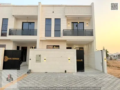 Classic 5-bedroom townhouse with a roof terrace; luxury design, fees included.
