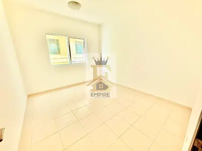 SUPPER DEAL 2BHK//FREE PARKING// FAMILY BULIDING//OPENVIEW//AT DUBAI EXIT