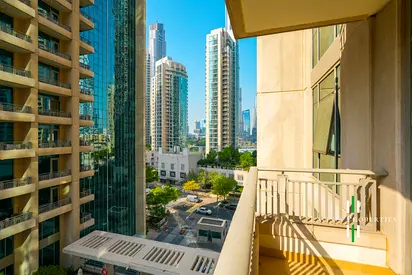 VACANT AND READY TO MOVE | POOL VIEW | SPACIOUS