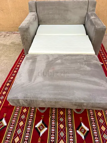 Stylish Comfort Crate&Barrel Axis single Bed