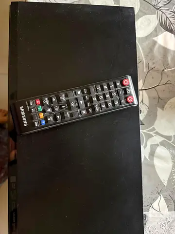 Samsung DVD Player with Remote - Good Working Condition