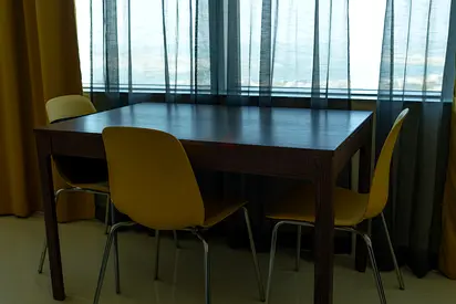 IKEa Wooden dining table (expandable) with 4 yellow chairs - Mint condition
