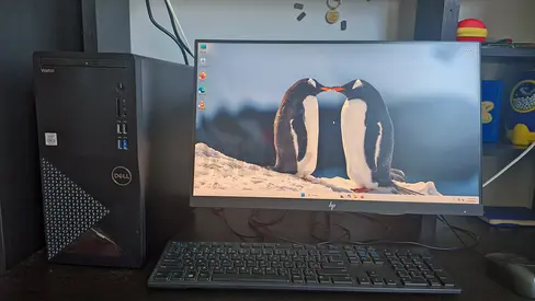 Dell Vostro 3888 desktop PC with HP Z Display 21.5 inch monitor, keyboard and mouse - ready to use