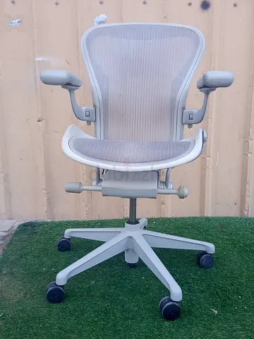 Herman Miller Aeron remastered size B mineral color