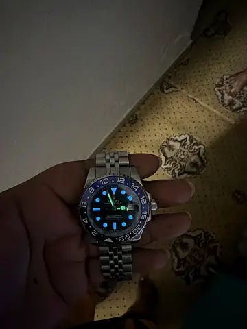 Rolex GMT-MASTERI SUPERLATIVE CHRONOMETER OFFICIALLY CERTIFIED

1.1