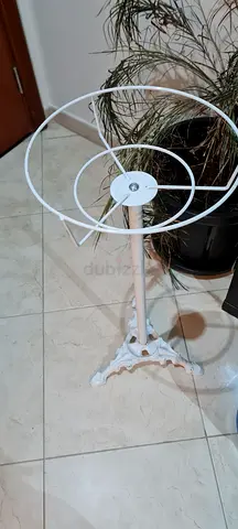 White Metal Plant Stand / Decorative Flower Pot Holder