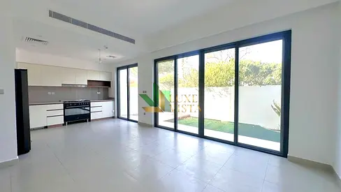 Corner | 4BR Close to Park | Vacant