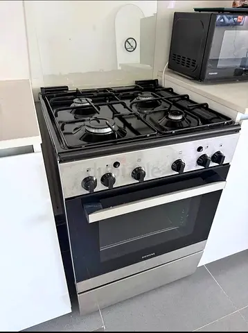 Freestanding 4-Burner Gas Stove with Oven - Good Working Condition