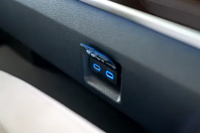 2026 Toyota GRANVIA — фото 13