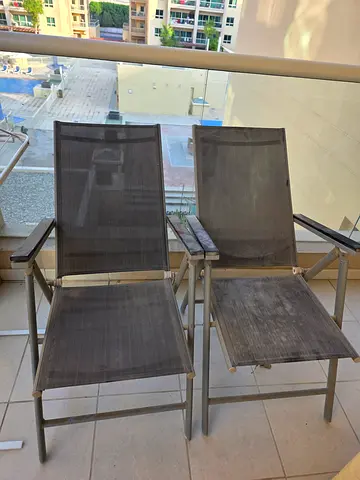 2x free folding chairs