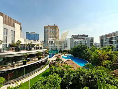 POOL VIEW | MODERN STUDIO | VACANT