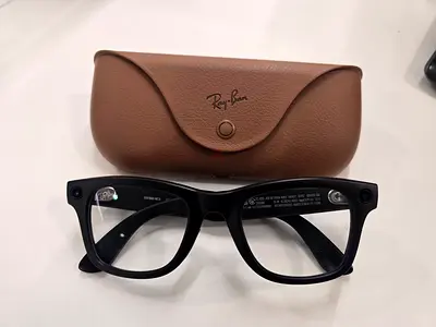 RAY-BAN Wayfarer (Gen 2) Matte Black Frame Clear To Grey Transitions Lens Standard High Bridge Matte