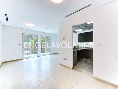 Vacant | Single Row | Next To Parks | Internal
