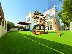 Immaculate Upgraded 4 Bed+Stdy+M+Str, Centro,Villa