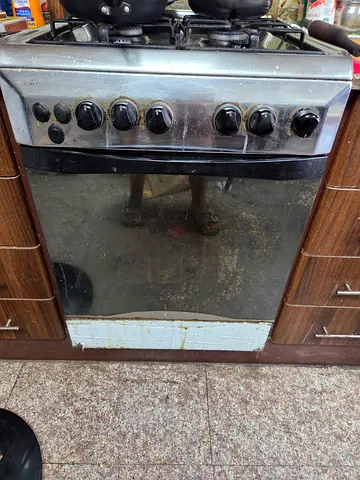Used freestanding gas cooker with oven