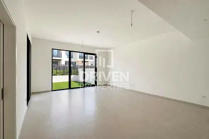 Big Layout | Maids | Landscaped | Closed Kitchen