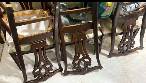 Table with 4 chairs for free