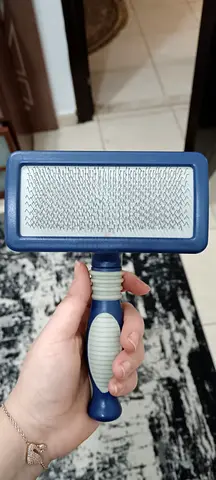Used pet slicker brush for dogs and cats - good condition