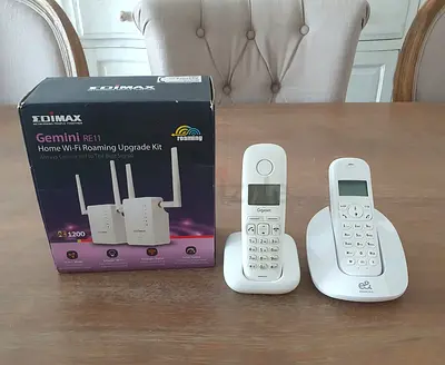 Edimax Gemini RE11 Wi‑Fi extender Kit box + two cordless phone handsets