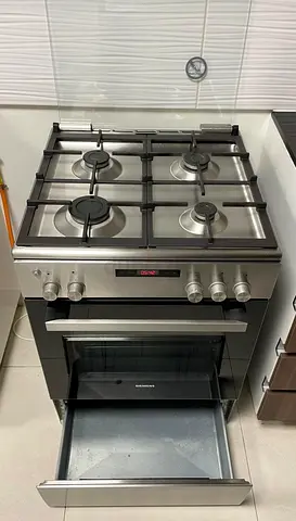 Siemens digital model 4 Burner full gas cooking range size 60cm Exellent Condition