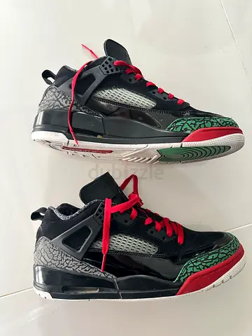 Jordan’s shoe (size US10) it’s like new wore only twice