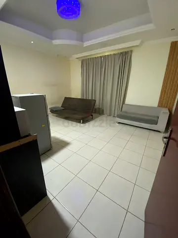Spacious private room available in villa !