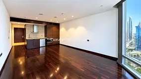 Burj Khalifa | Skyline View | Multiple Cheques