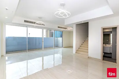 4 Bedroom/Modern/Town House/ Tenanted