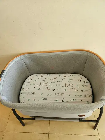 Maxi Cosi - Baby Bassinet / Cradle in Light Grey with Mattress