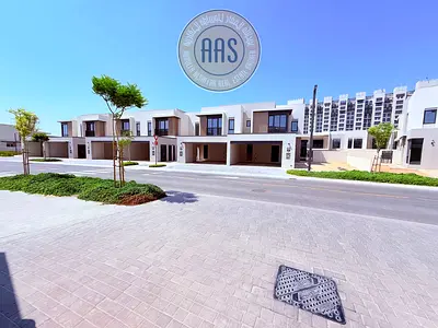 Brand new 4bedroom townhouse villa with maid room in jebel Ali village Dubai