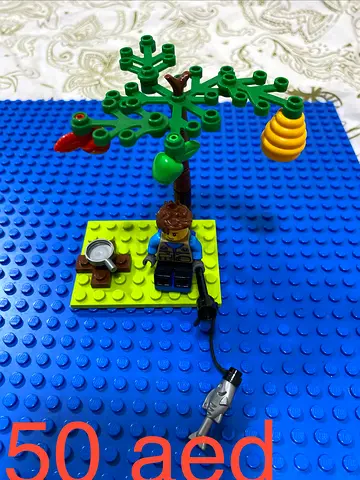 Small LEGO-style figure set with tree, bee hive and accessories
