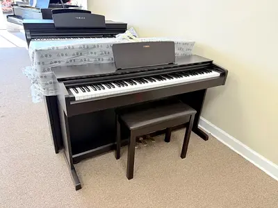 Yamaha YDP 143 Rosewood With Bench