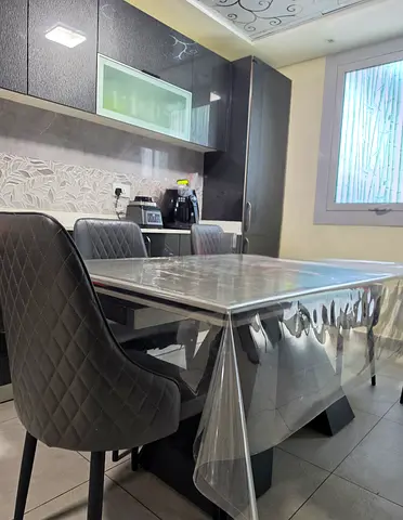 Dining table - EXTENDABLE