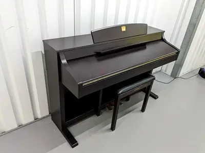 Yamaha CLP 330 Rosewood With Bench