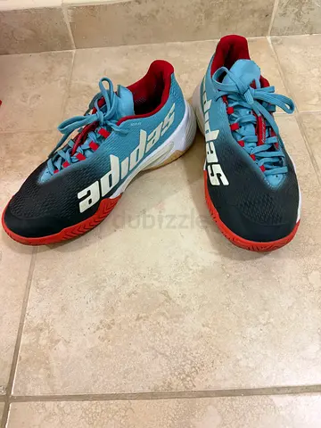 Women tennis shoe