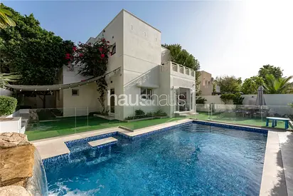 4 BEDROOMS | PRIME LAKE VIEW | EXTENDED&RENOVATED
