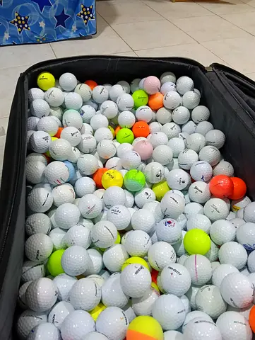 Taylor made srixon nice nitro pinnacle and many more brands good condition like new and shiny balls.