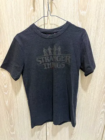 Stranger Things black graphic T-shirt - size S