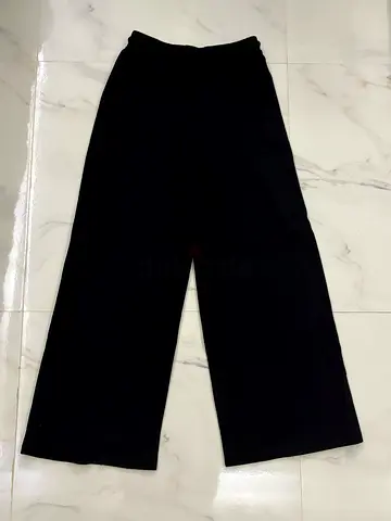 Black wide-leg women's trousers, elastic waist, gently used