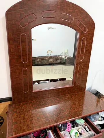 Dresser with mirror in very good condition