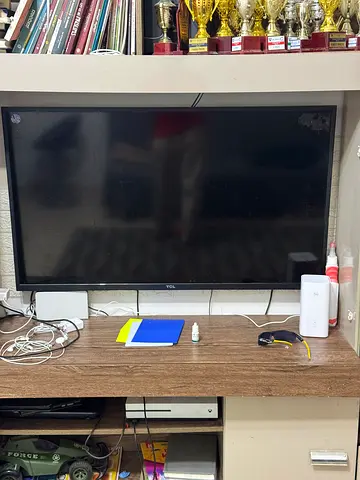 50 inch TCL TV in good working condition but at edge lines are there