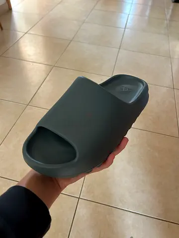 Adidas Yeezy Slide - Salt Marine color way - Size US 8 / FR 42 (Negotiable need gone ASAP)